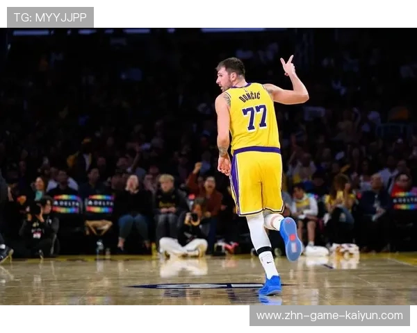 东契奇后撤步出手，防守失去意义