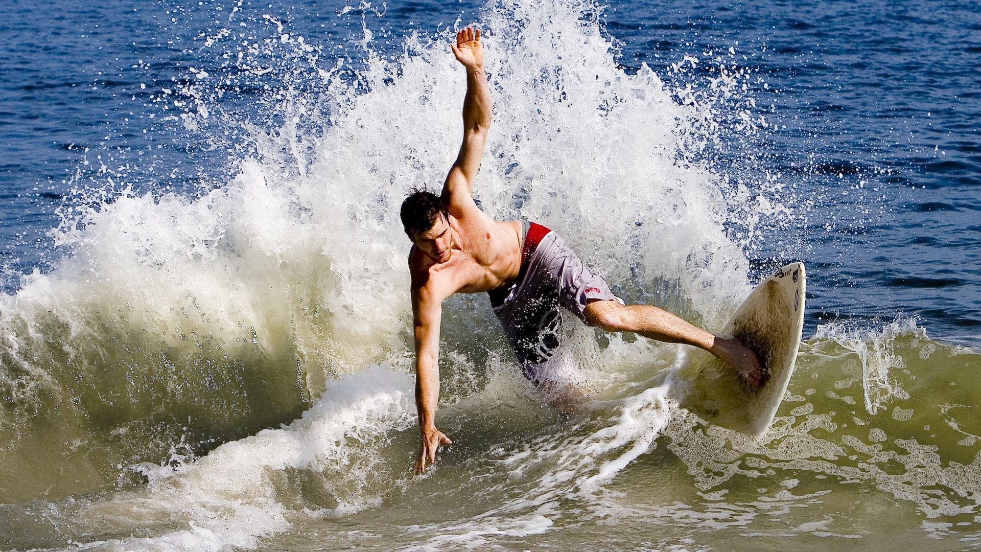 F1赛事全球收视率创新高,f1赛车收视率